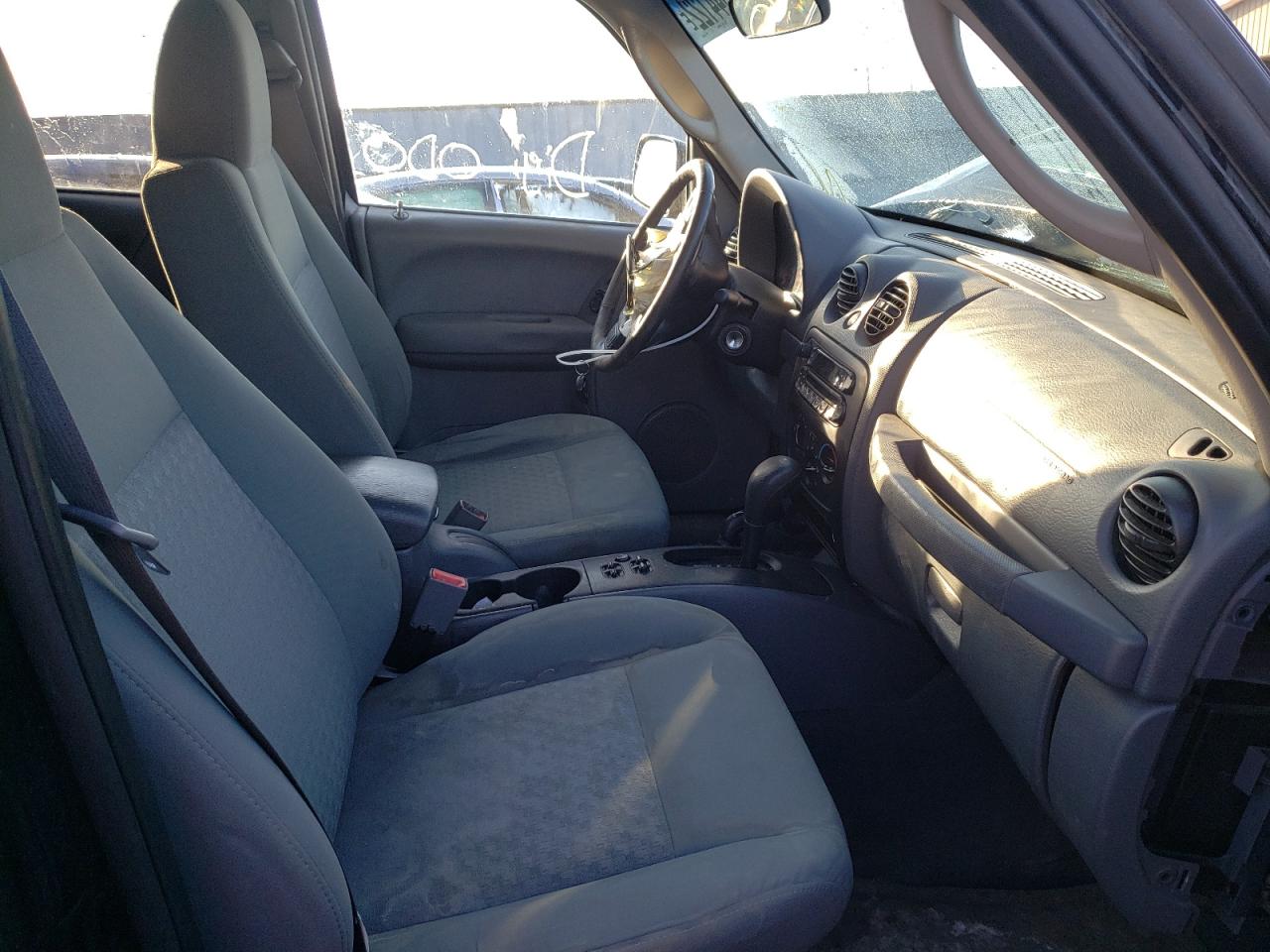Photo 5 from auction – 2005 JEEP LIBERTY SP with VIN 1J4GL48K65W568125