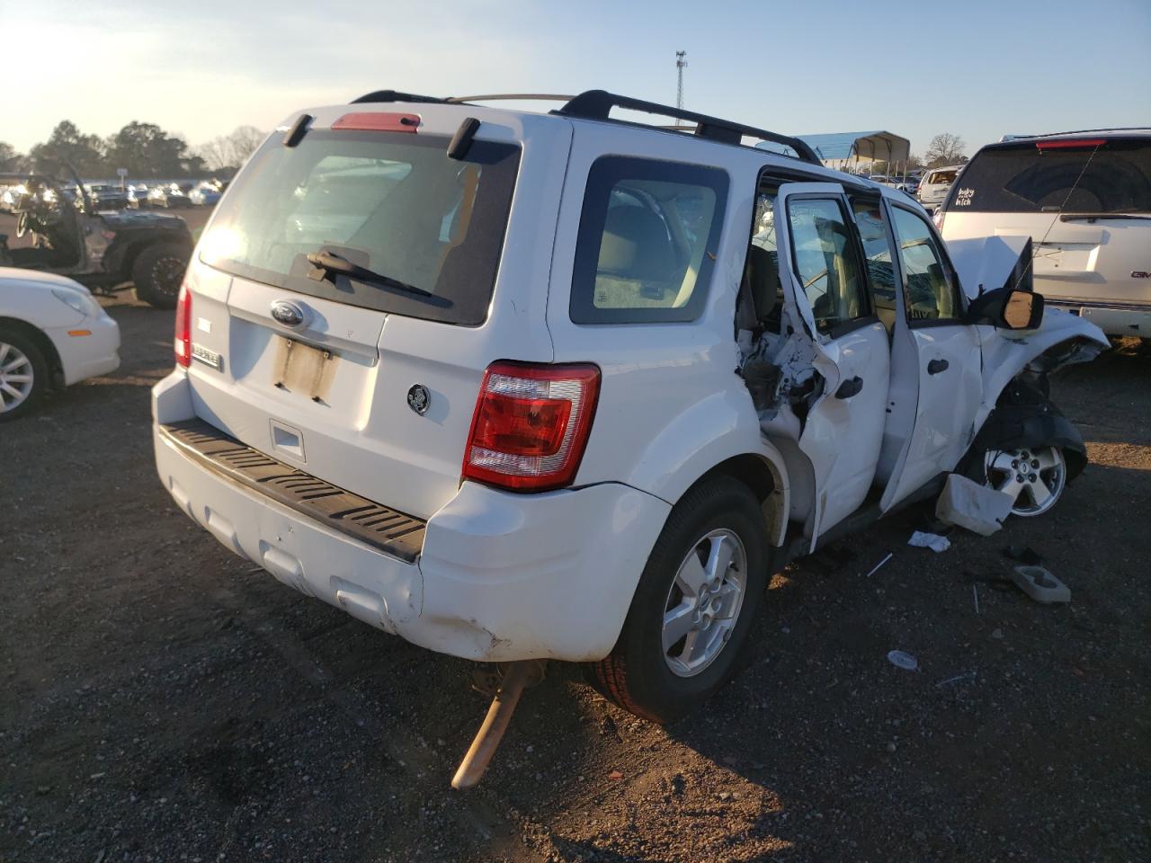 Photo 4 from auction – 2010 FORD ESCAPE XLS with VIN 1FMCU9C79AKD33412