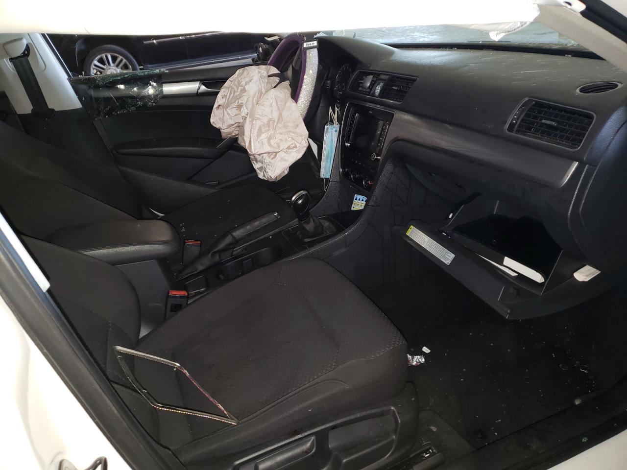 Photo 5 from auction – 2015 VOLKSWAGEN PASSAT S with VIN 1VWAT7A34FC002075