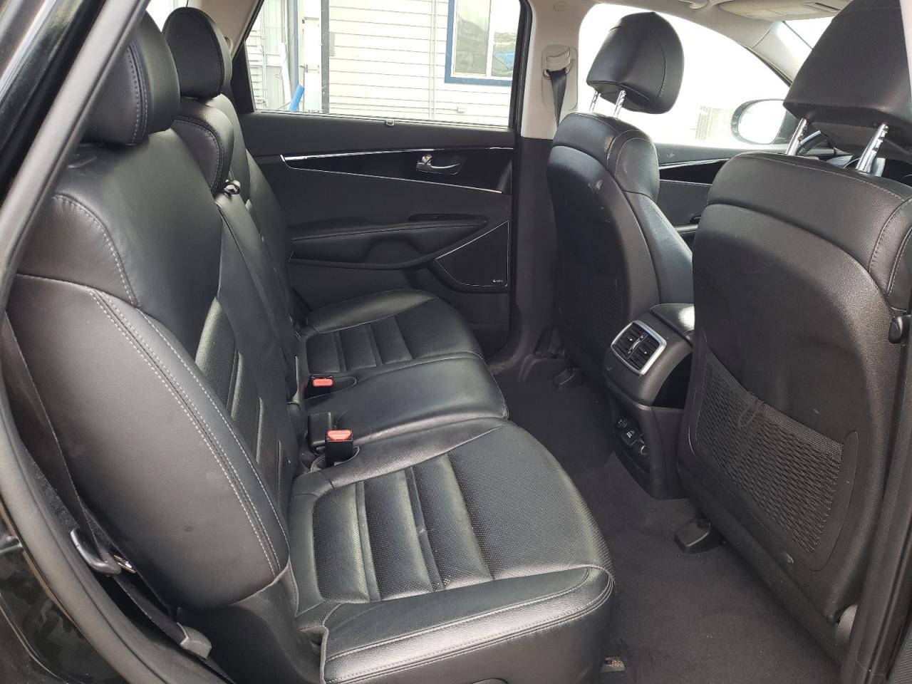 Photo 6 from auction – 2017 KIA SORENTO SX with VIN 5XYPKDA51HG204855