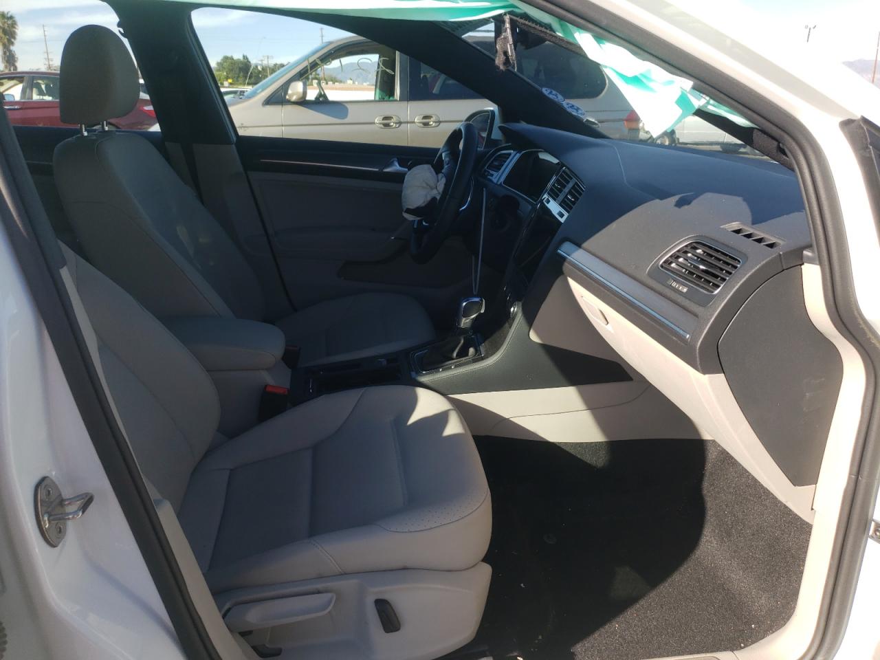 Photo 5 from auction – 2019 VOLKSWAGEN E-GOLF SEL with VIN WVWPR7AU2KW913924