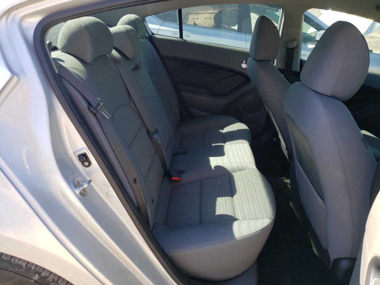 Photo 6 from auction – 2017 KIA FORTE LX with VIN 3KPFL4A73HE101024