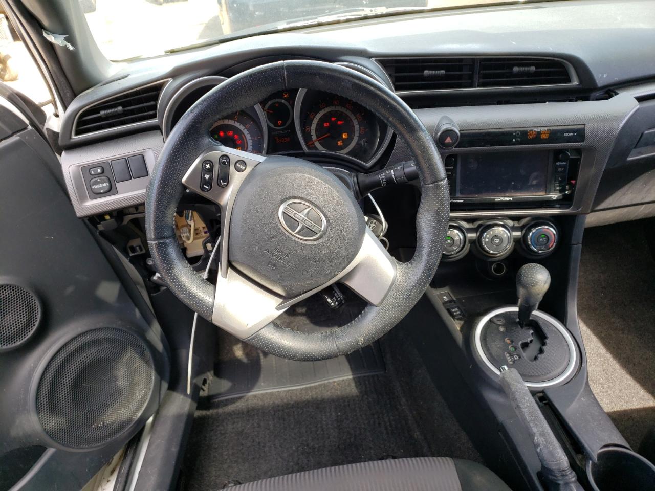Photo 9 from auction – 2014 TOYOTA SCION TC with VIN JTKJF5C71E3080397