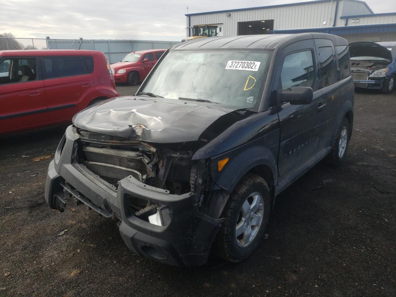 Photo 2 from auction – 2005 HONDA ELEMENT EX with VIN 5J6YH27685L023754