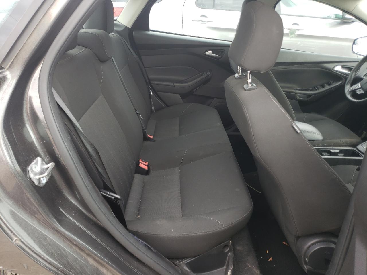 Photo 6 from auction – 2015 FORD FOCUS SE with VIN 1FADP3F27FL383651