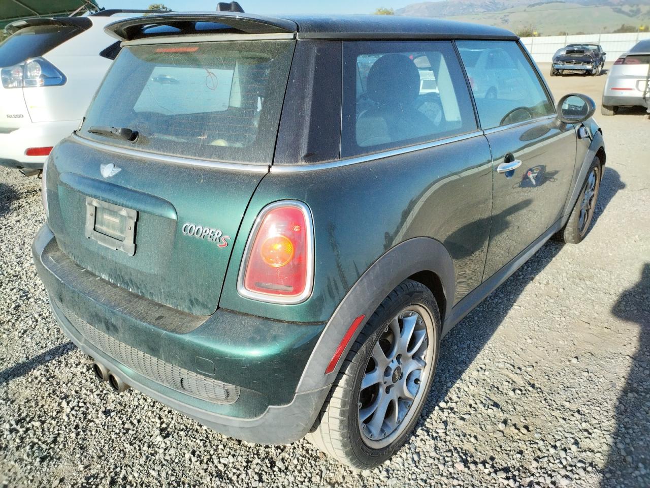 Photo 4 from auction – 2007 MINI COOPER S with VIN WMWMF73537TL83969