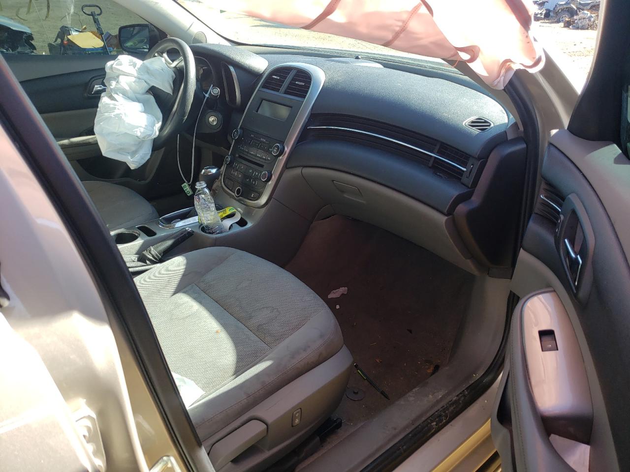 Photo 5 from auction – 2014 CHEVROLET MALIBU LS with VIN 1G11B5SL2EF254163