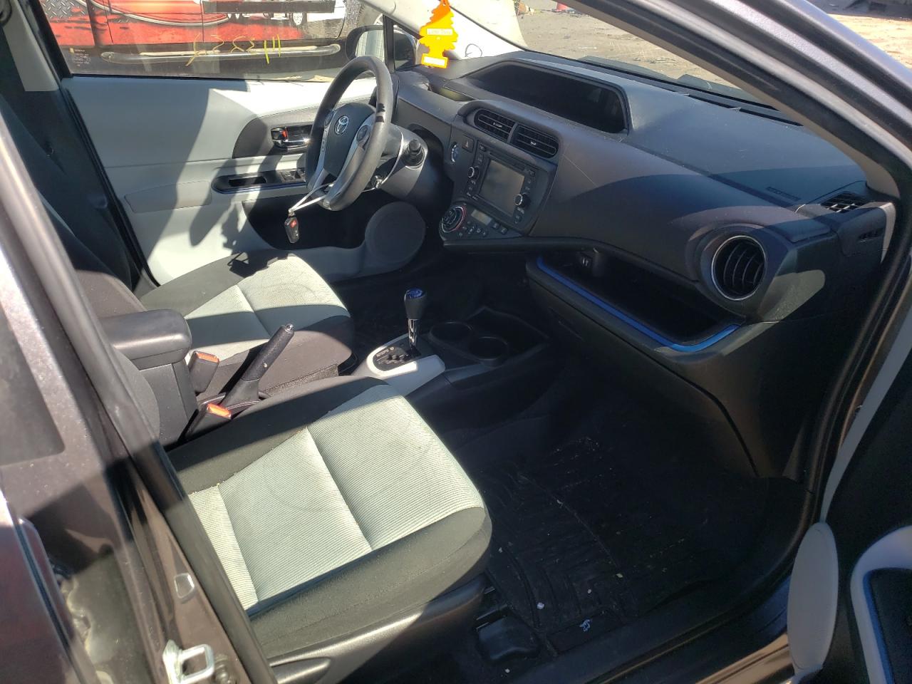 Photo 5 from auction – 2013 TOYOTA PRIUS C with VIN JTDKDTB36D1528678