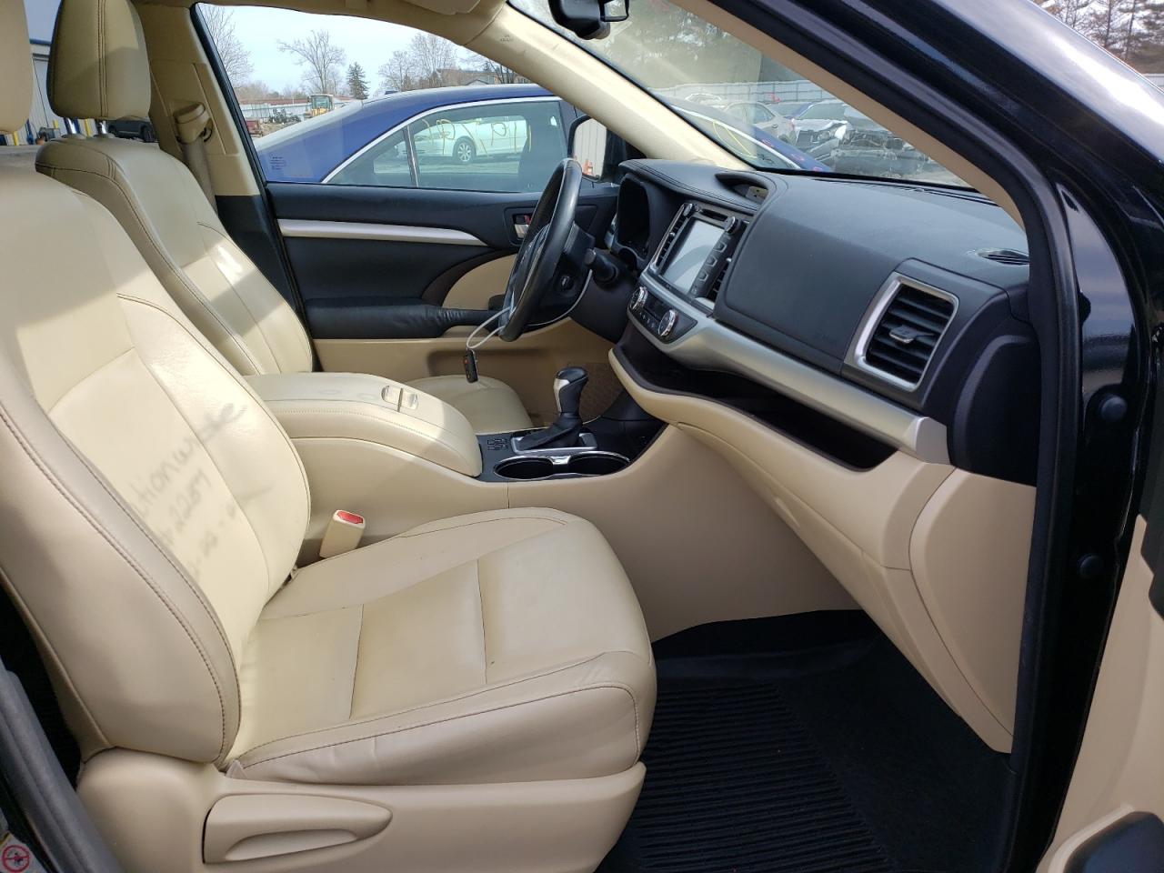 Photo 5 from auction – 2015 TOYOTA HIGHLANDER with VIN 5TDJKRFH9FS112463