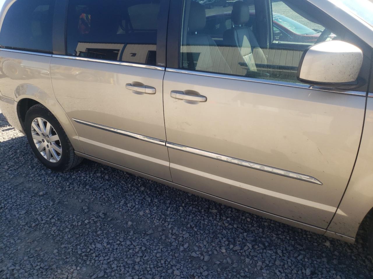 Photo 9 from auction – 2013 CHRYSLER TOWN & COU with VIN 2C4RC1BG4DR684755
