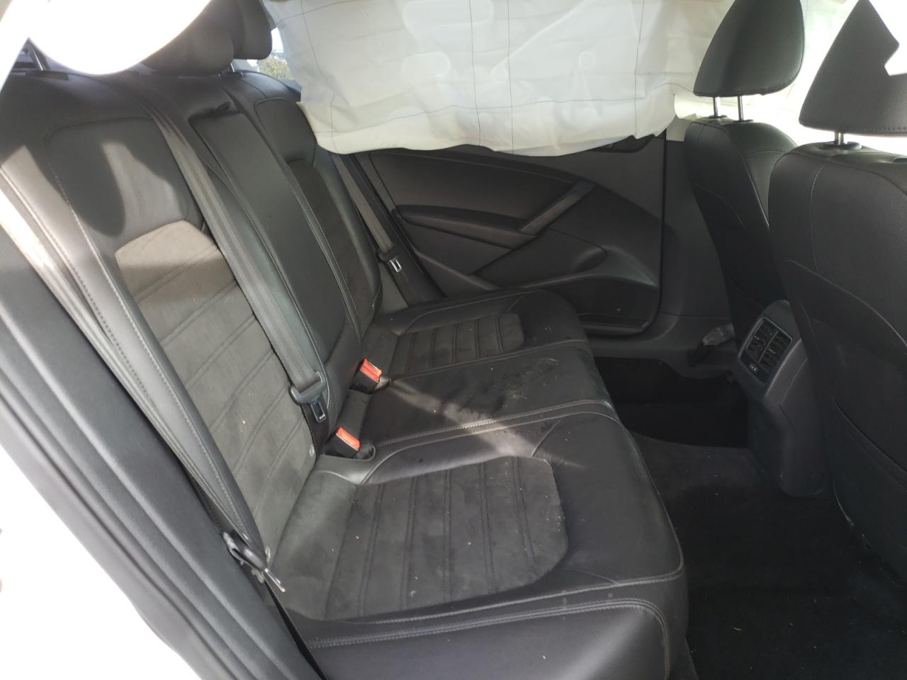 Photo 6 from auction – 2015 VOLKSWAGEN PASSAT SEL with VIN 1VWCV7A30FC106484
