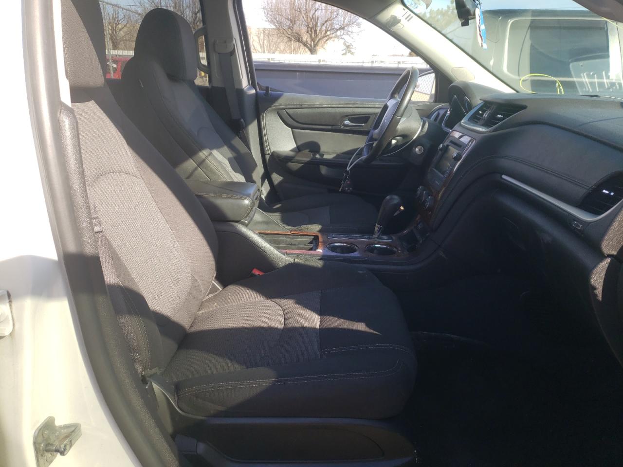 Photo 5 from auction – 2014 CHEVROLET TRAVERSE L with VIN 1GNKRGKD0EJ301819