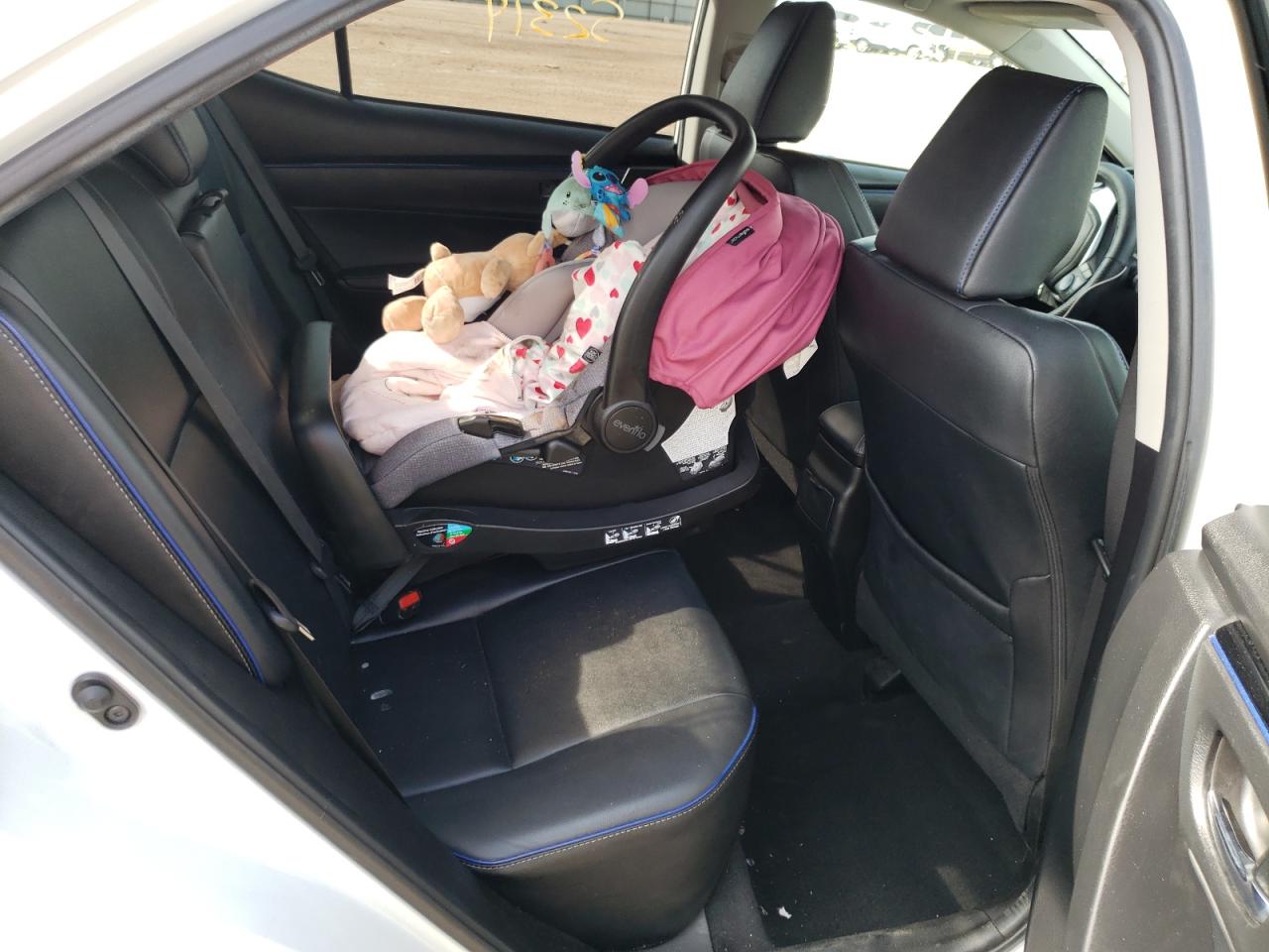 Photo 6 from auction – 2017 TOYOTA COROLLA L with VIN 5YFBURHE4HP661405