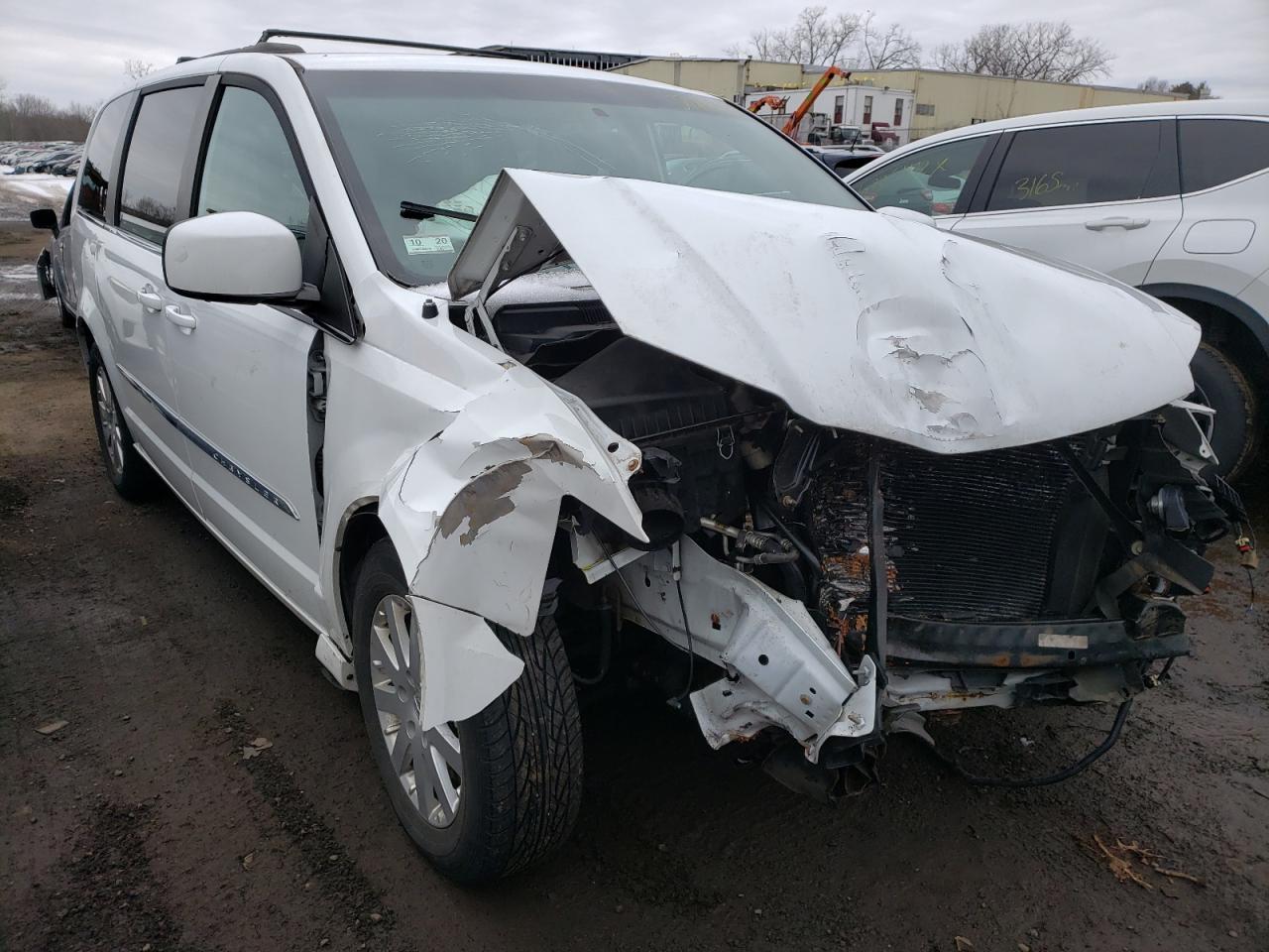 CHRYSLER TOWN & COU 2015 with VIN 2C4RC1BG9FR672877 - Photo from auction