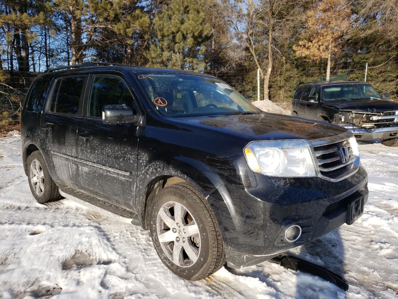 HONDA PILOT TOUR 2015 with VIN 5FNYF4H94FB033184 - Photo from auction
