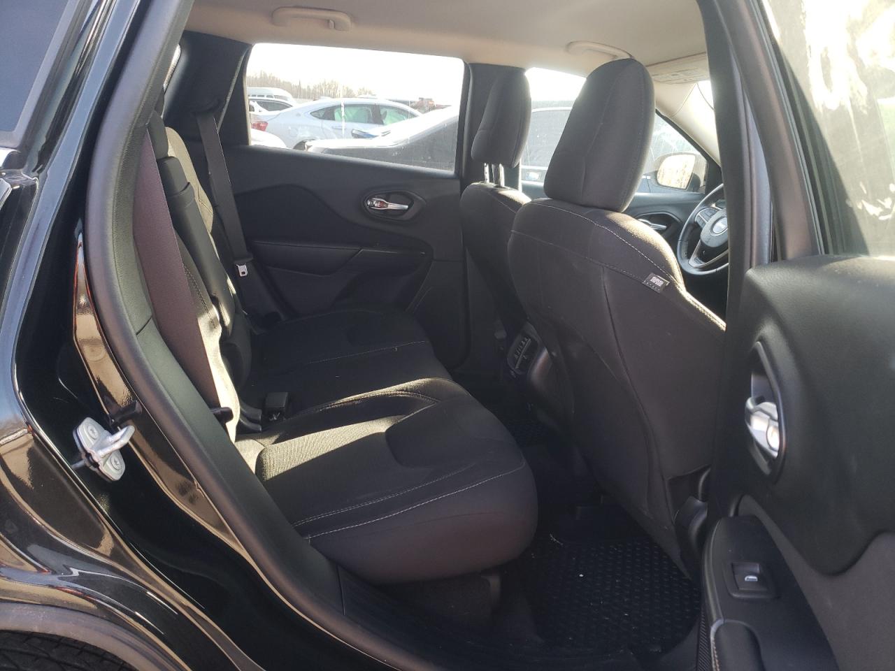 Photo 6 from auction – 2016 JEEP CHEROKEE L with VIN 1C4PJMCS2GW220828