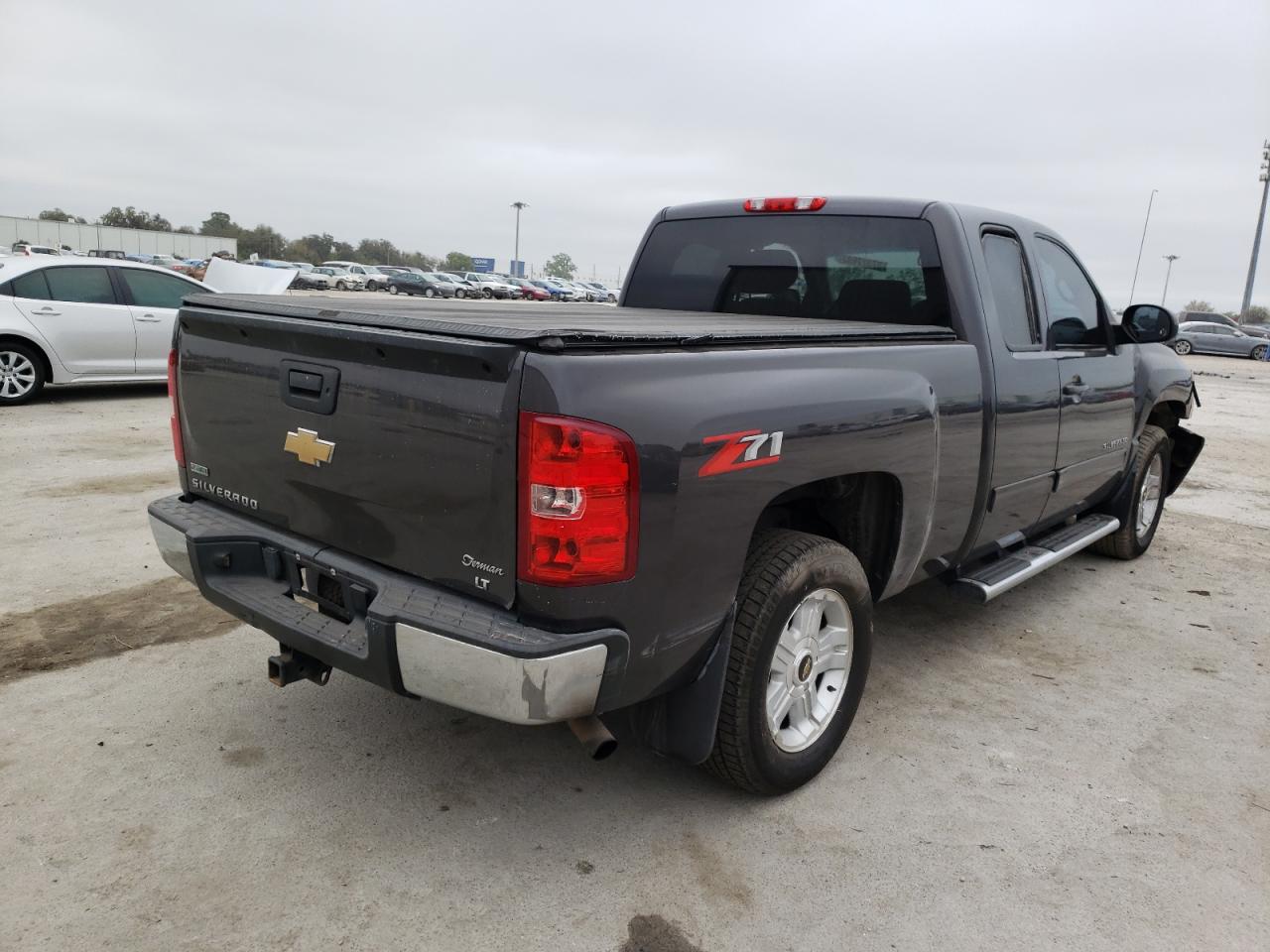 Photo 4 from auction – 2011 CHEVROLET SILVERADO with VIN 1GCRCSE02BZ428007
