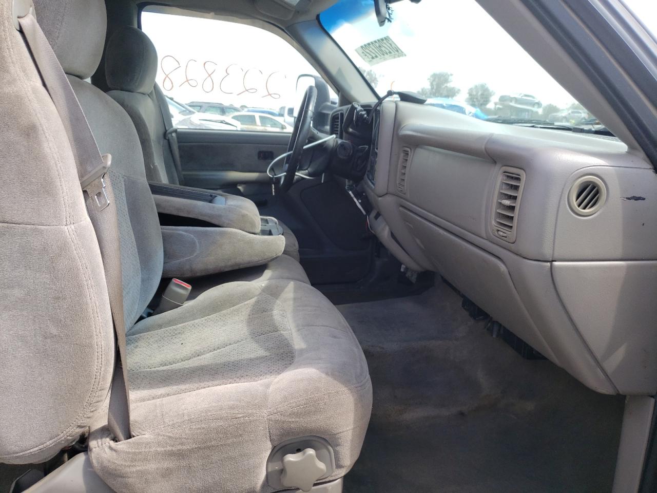Photo 5 from auction – 2000 CHEVROLET SILVERADO with VIN 1GCEC19T0YZ157454