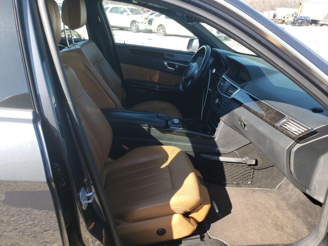 Photo 5 from auction – 2010 MERCEDES-BENZ E 550 with VIN WDDHF7CB4AA032412