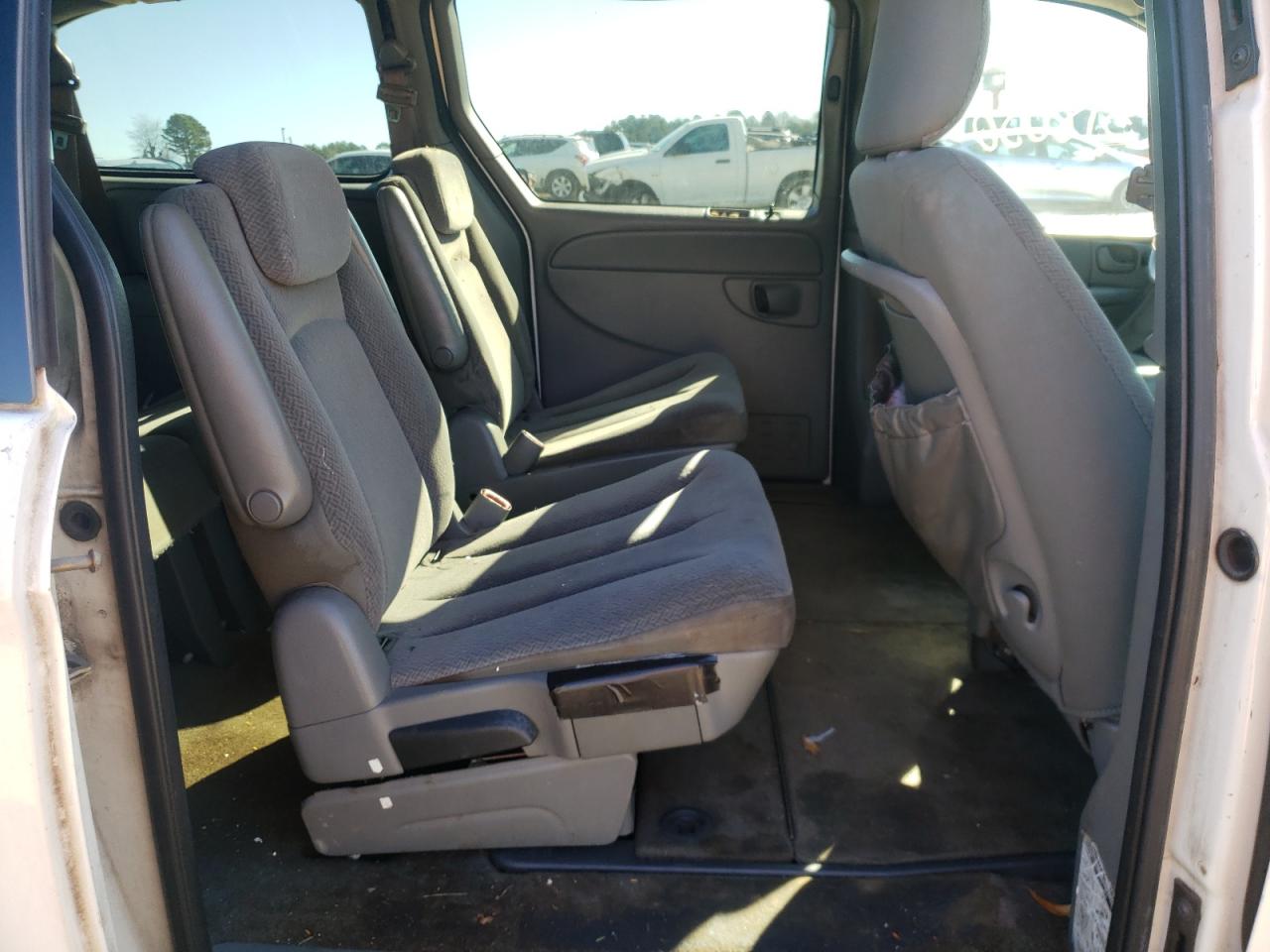 Photo 6 from auction – 2005 CHRYSLER TOWN & COU with VIN 2C4GP44R95R114652