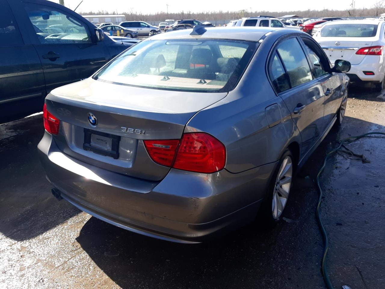 Photo 4 from auction – 2009 BMW 328 I with VIN WBAPH77539NM29373