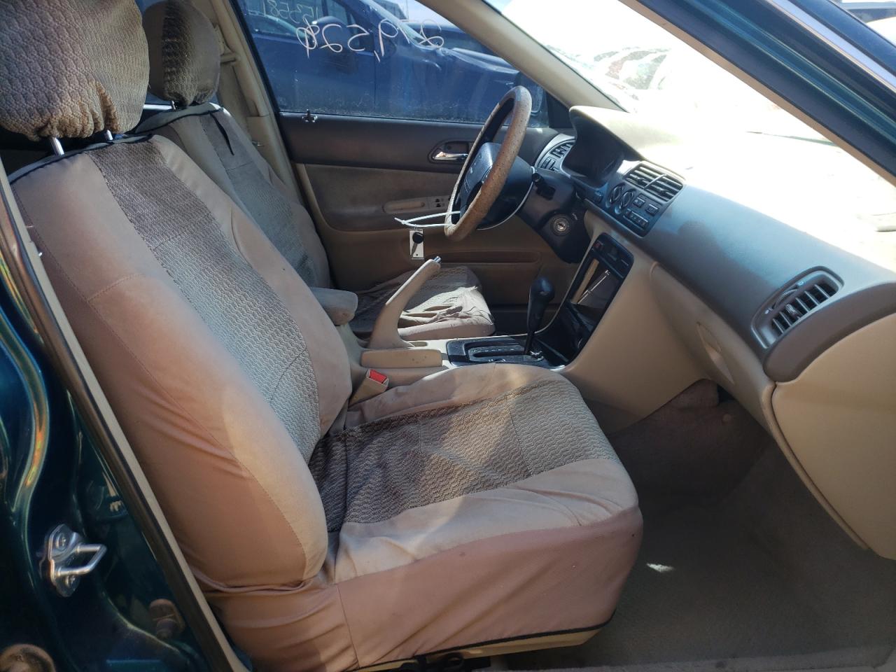 Photo 5 from auction – 1995 HONDA ACCORD LX with VIN JHMCD5630SC053099