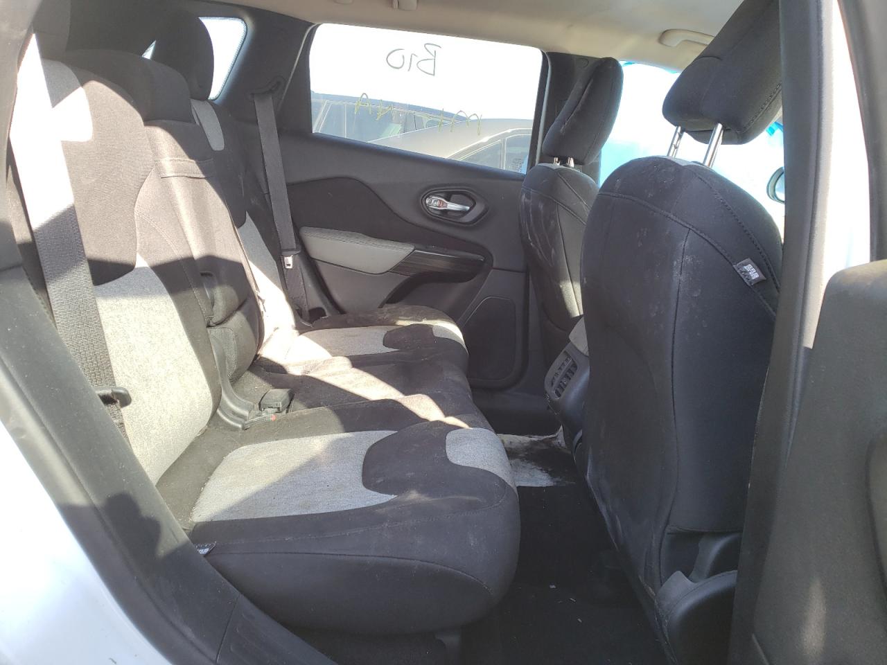 Photo 6 from auction – 2014 JEEP CHEROKEE L with VIN 1C4PJLCB1EW205874