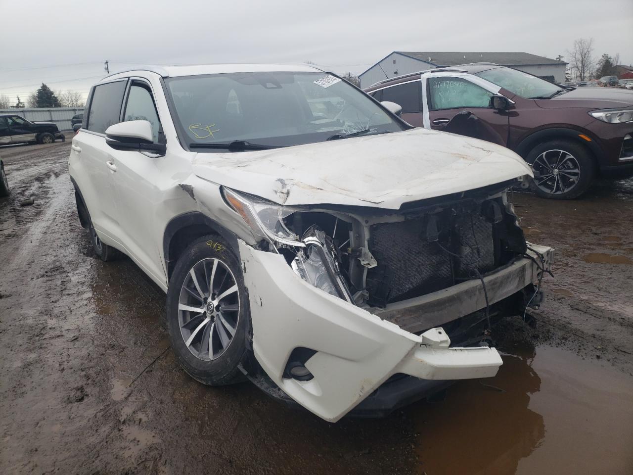 TOYOTA HIGHLANDER 2017 with VIN 5TDJZRFH2HS514873 - Photo from auction