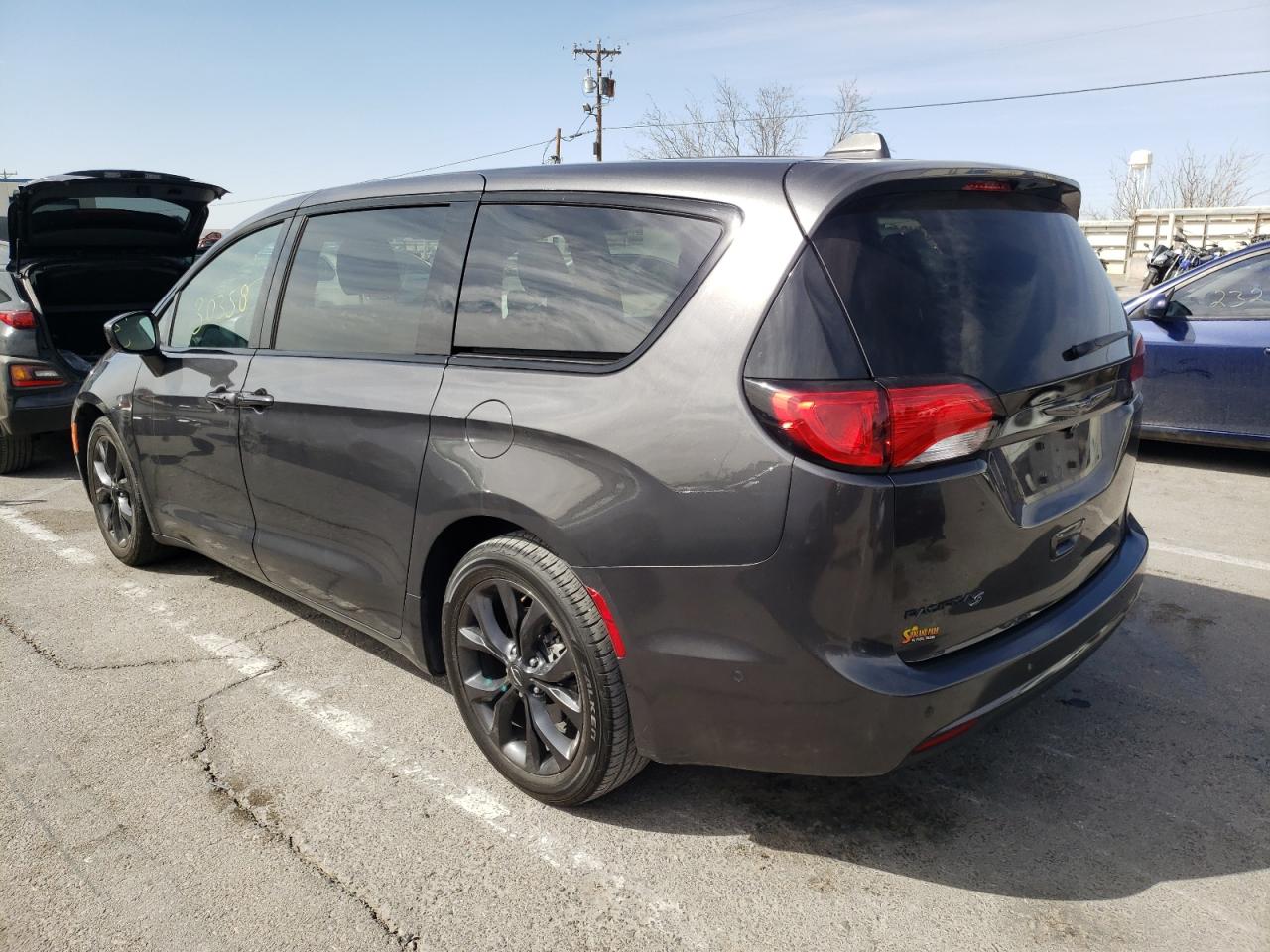 Photo 3 from auction – 2019 CHRYSLER PACIFICA T with VIN 2C4RC1FG4KR627799