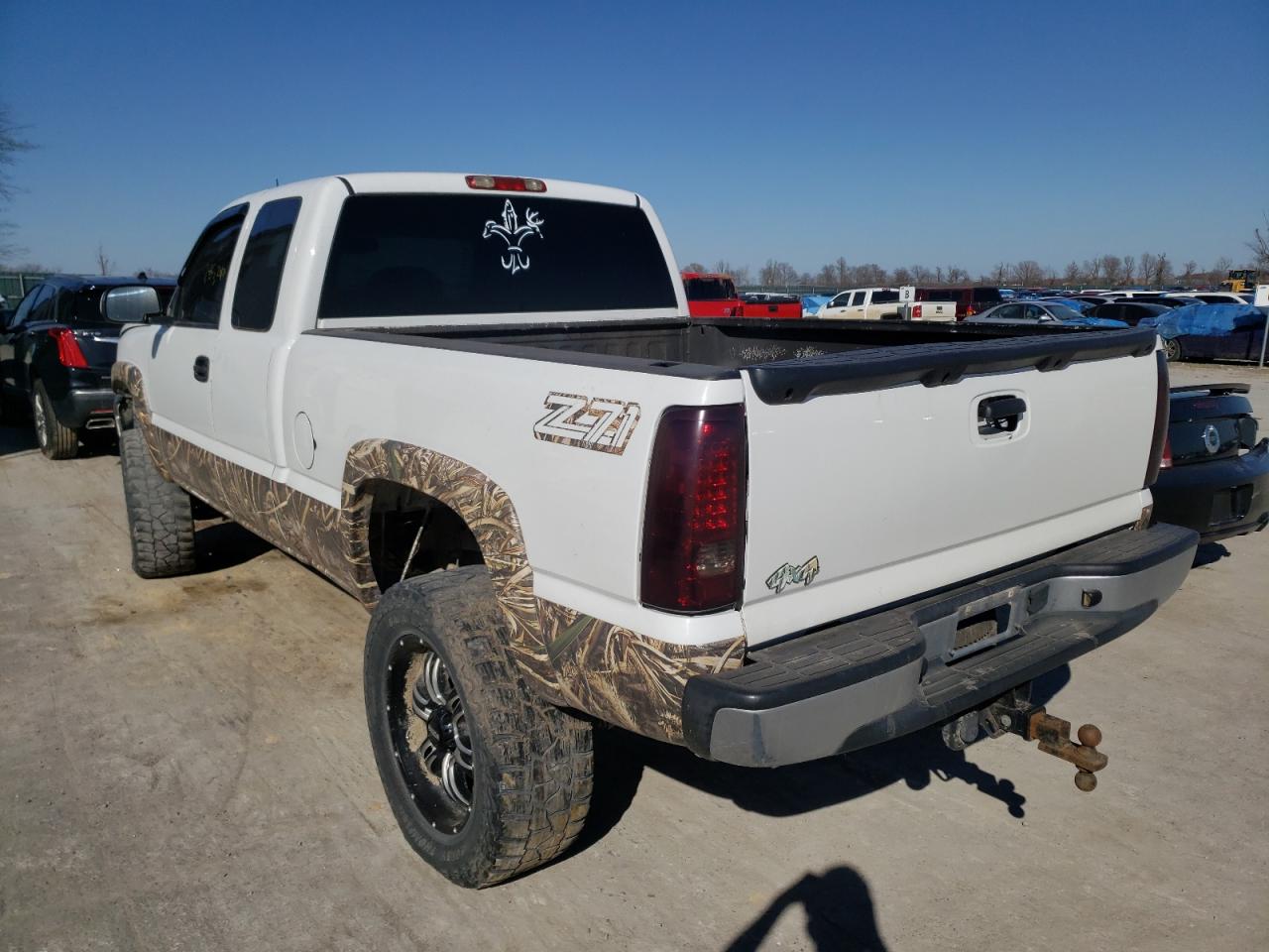 Photo 3 from auction – 2005 CHEVROLET SILVERADO with VIN 1GCEK19B65E258401