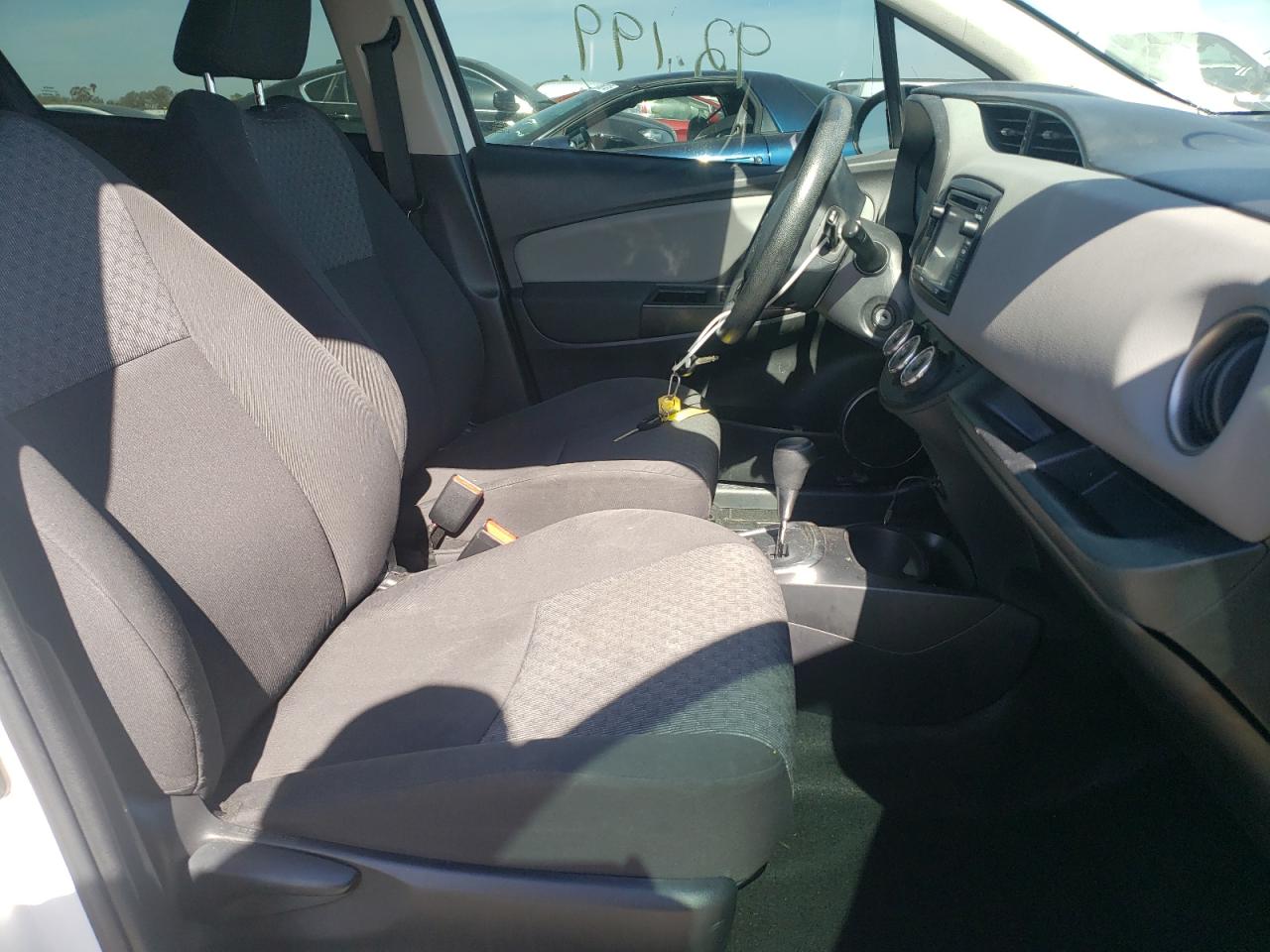 Photo 5 from auction – 2015 TOYOTA YARIS with VIN VNKKTUD37FA018663