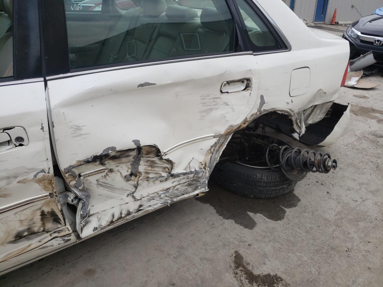 Photo 9 from auction – 2002 TOYOTA AVALON XL with VIN 4T1BF28B02U215569