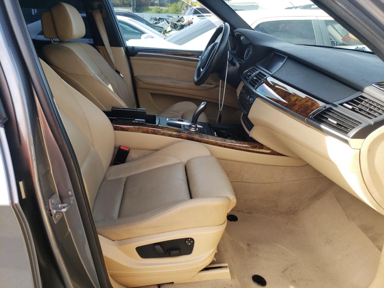 Photo 5 from auction – 2010 BMW X5 XDRIVE3 with VIN 5UXFE4C56AL379417