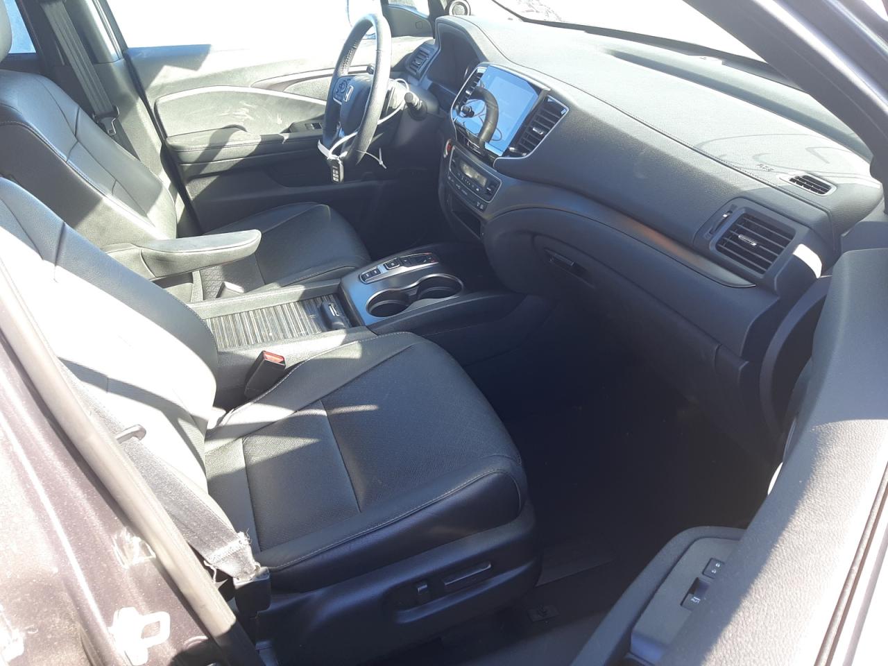 Photo 5 from auction – 2020 HONDA PASSPORT E with VIN 5FNYF7H54LB003984