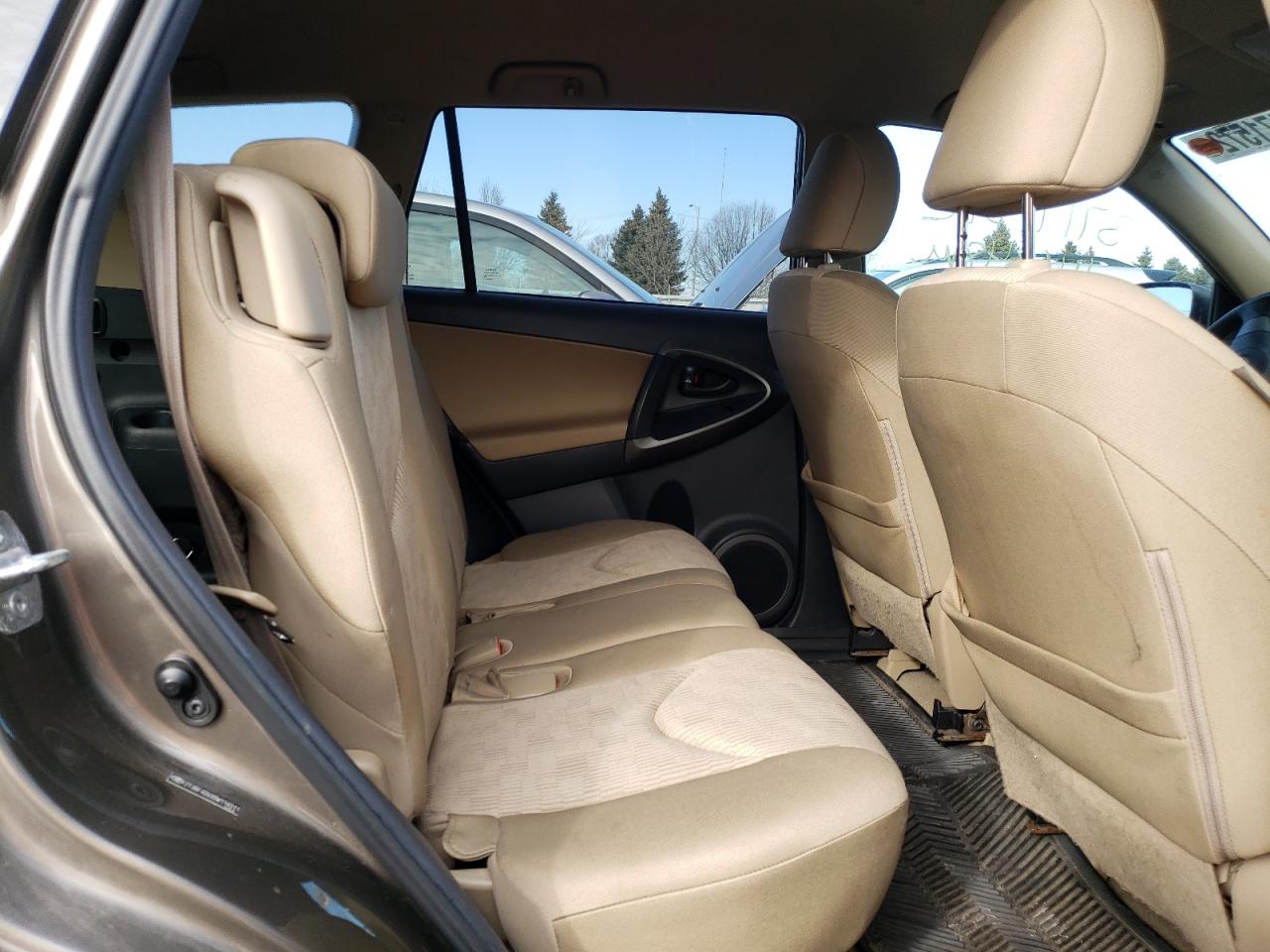 Foto 6 de la subasta – 2011 TOYOTA RAV4 con VIN 2T3BF4DVXBW114011