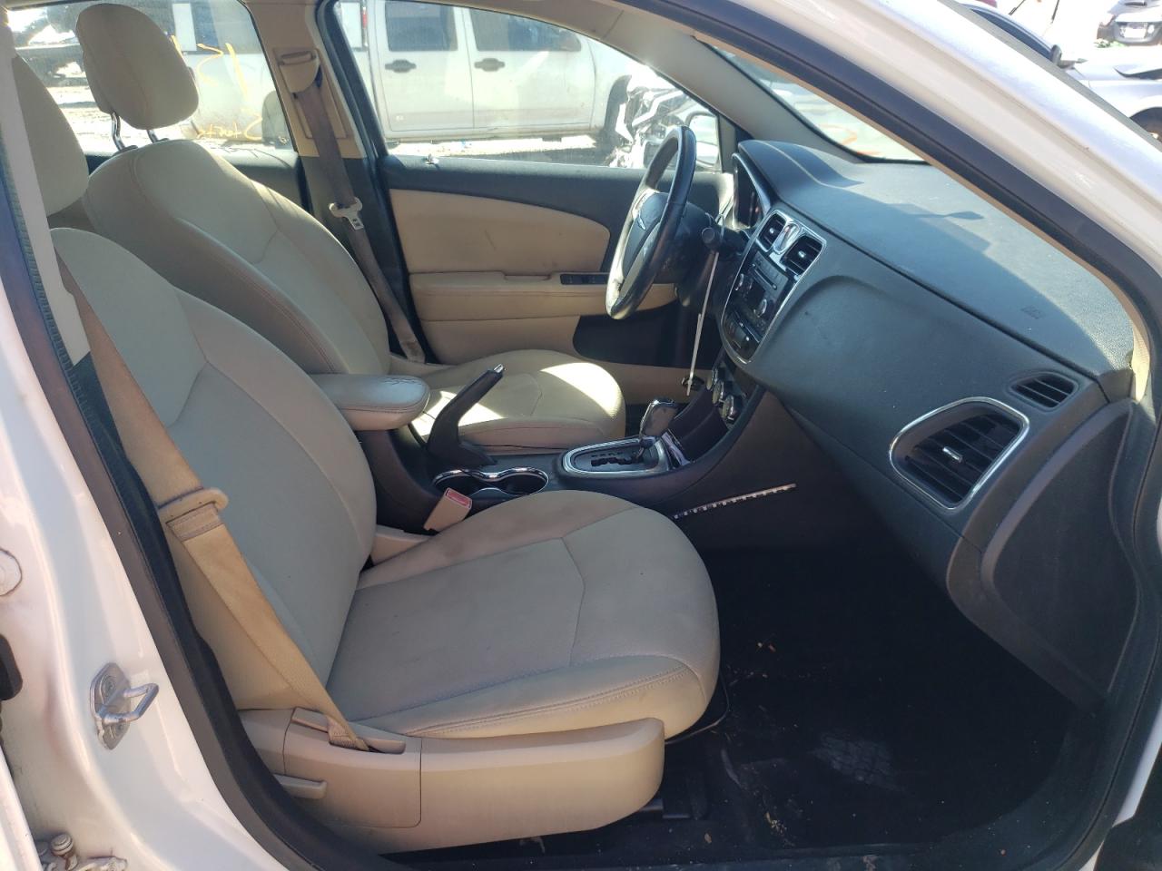 Photo 5 from auction – 2013 CHRYSLER 200 TOURIN with VIN 1C3CCBBG3DN731853