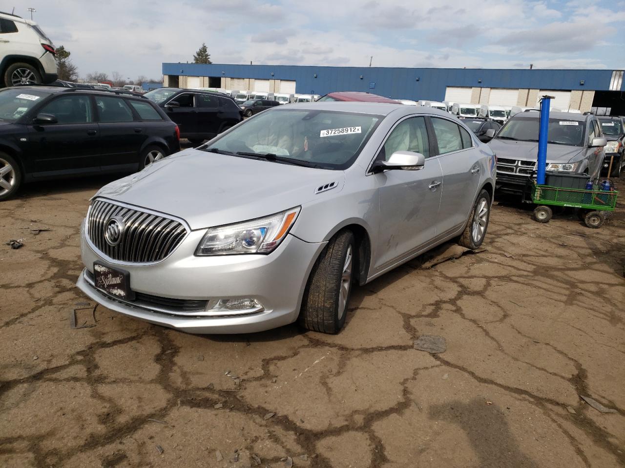 Photo 2 from auction – 2015 BUICK LACROSSE with VIN 1G4GB5G31FF224918