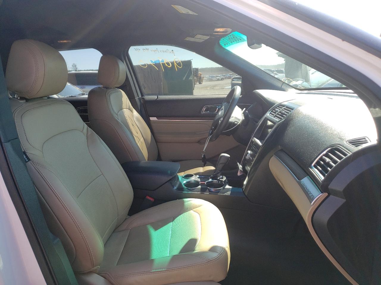 Photo 5 from auction – 2017 FORD EXPLORER L with VIN 1FM5K7F86HGB19062