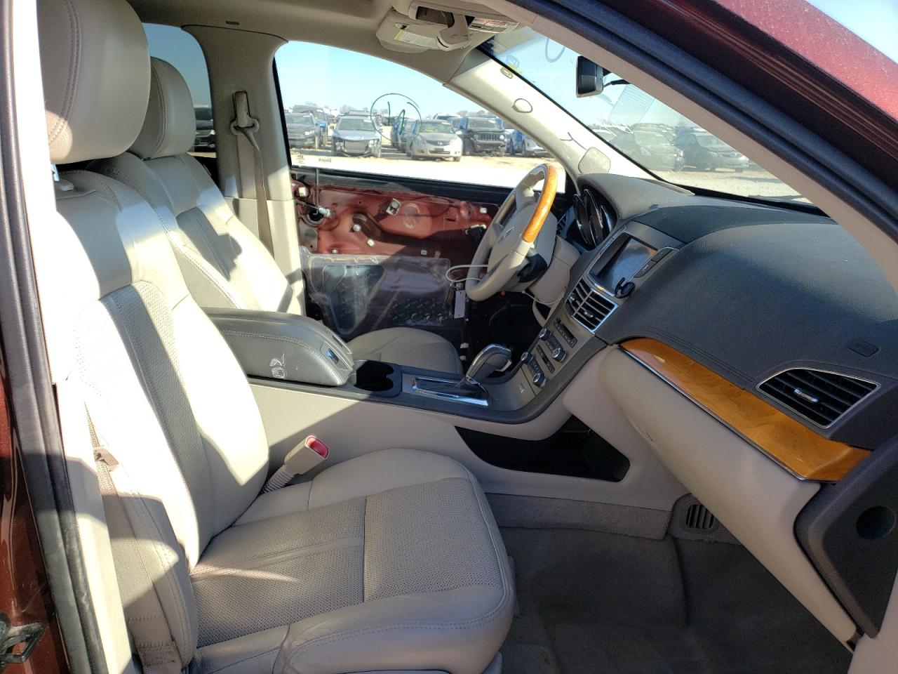 Photo 5 from auction – 2012 LINCOLN MKT with VIN 2LMHJ5FR4CBL54397