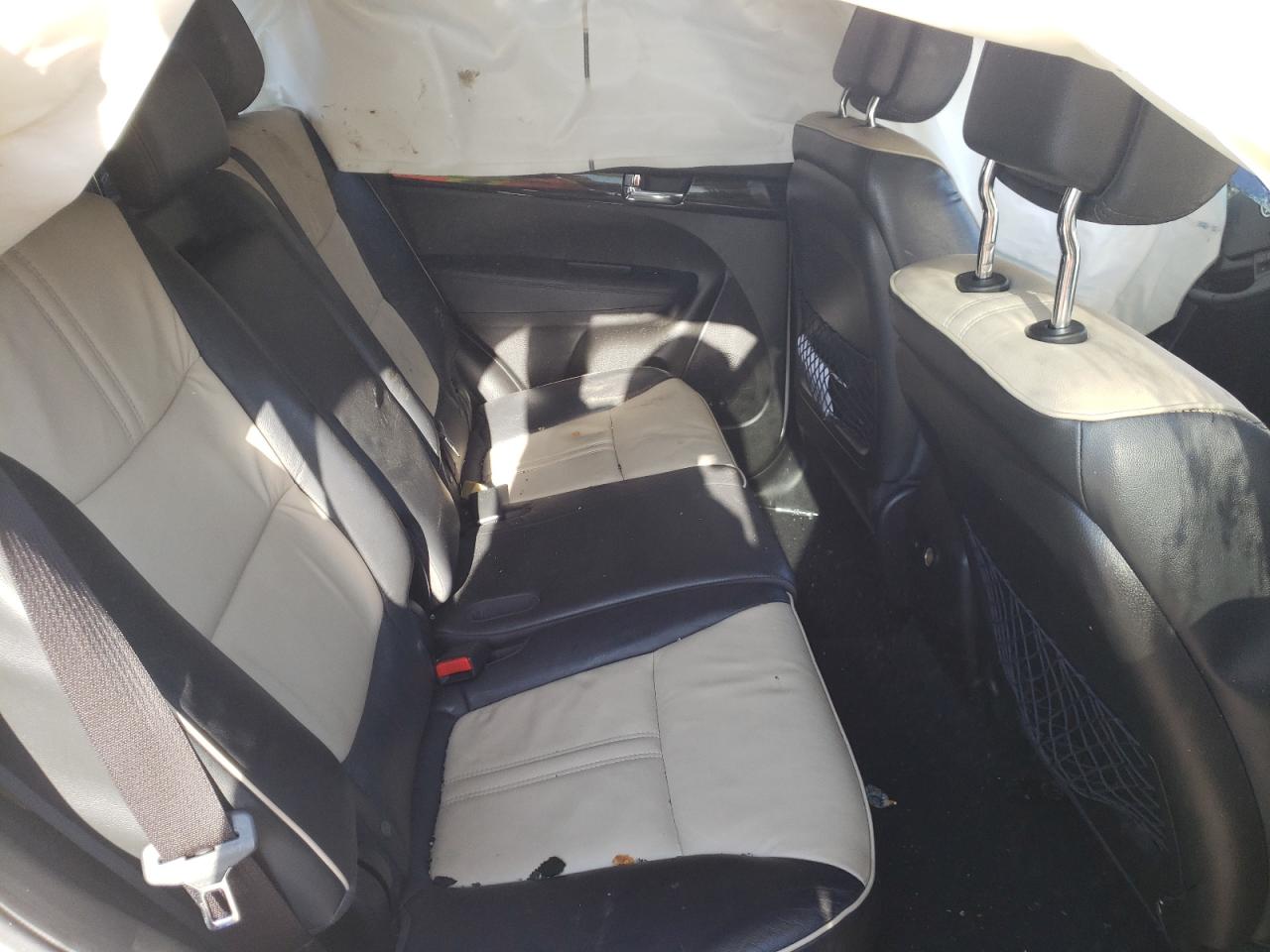 Photo 6 from auction – 2011 KIA SORENTO EX with VIN 5XYKU3A17BG025979