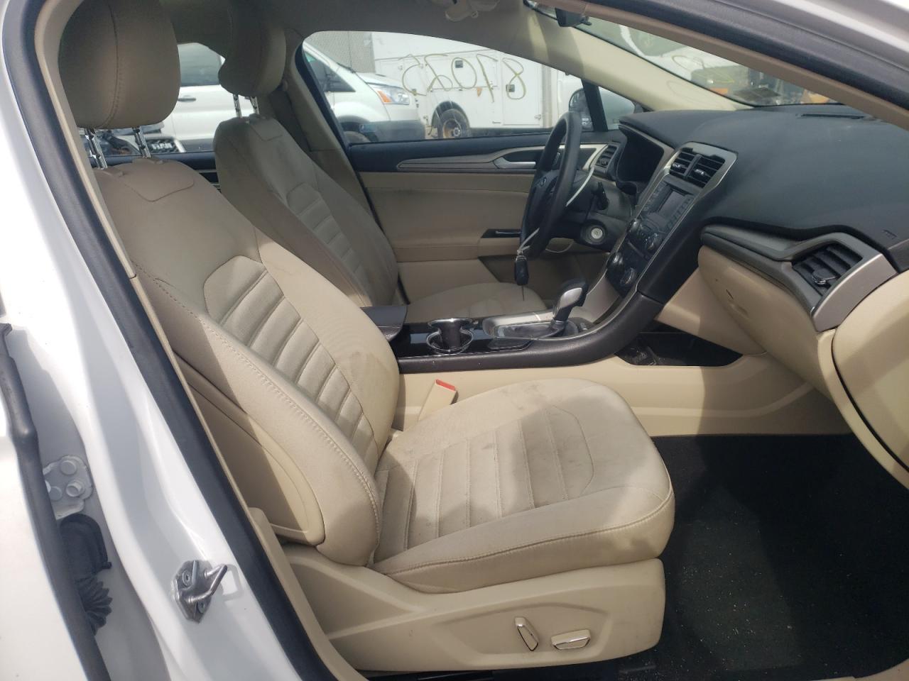 Photo 5 from auction – 2015 FORD FUSION SE with VIN 3FA6P0H70FR217814