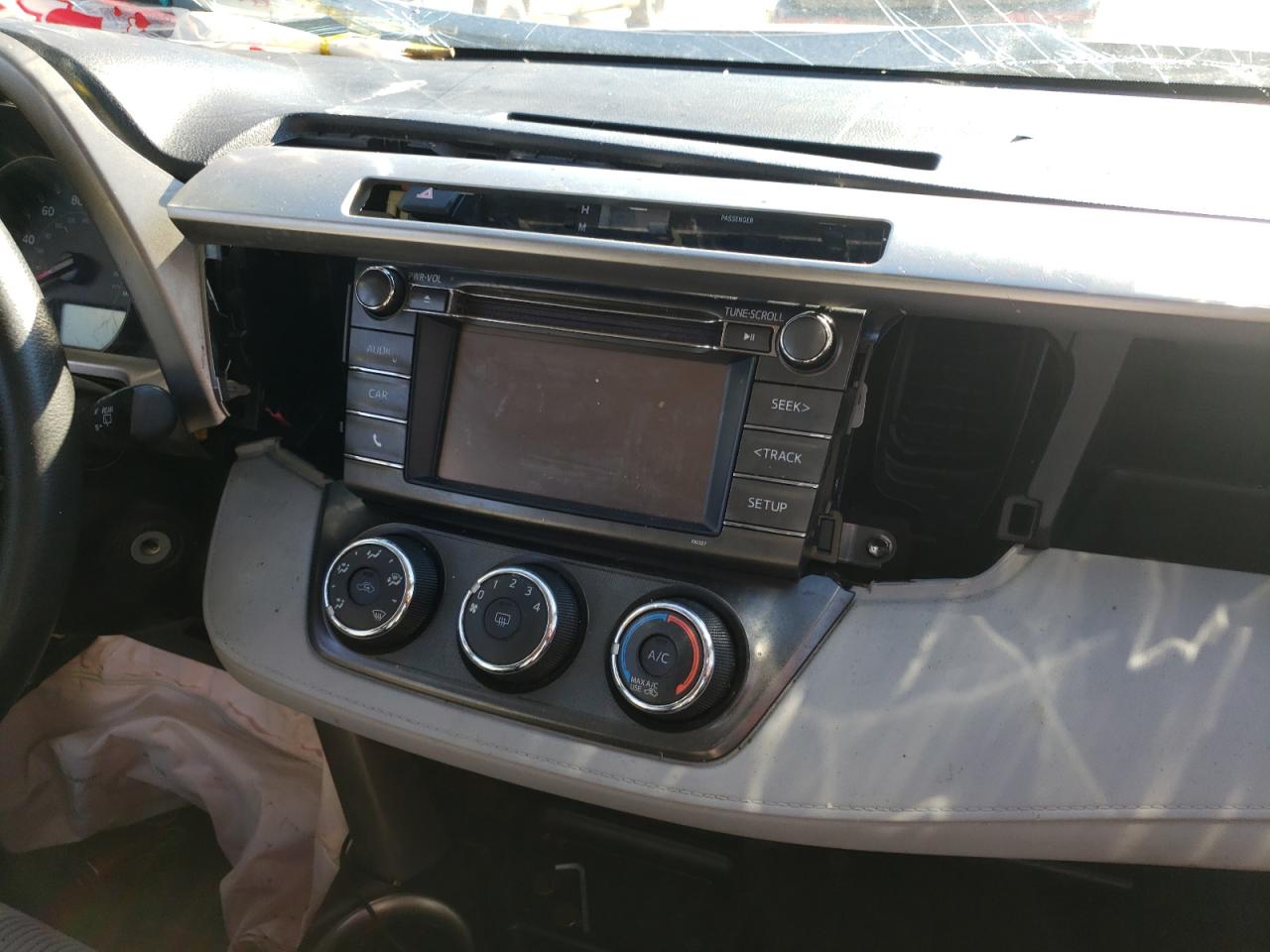 Photo 9 from auction – 2014 TOYOTA RAV4 LE with VIN JTMBFREV5ED093064