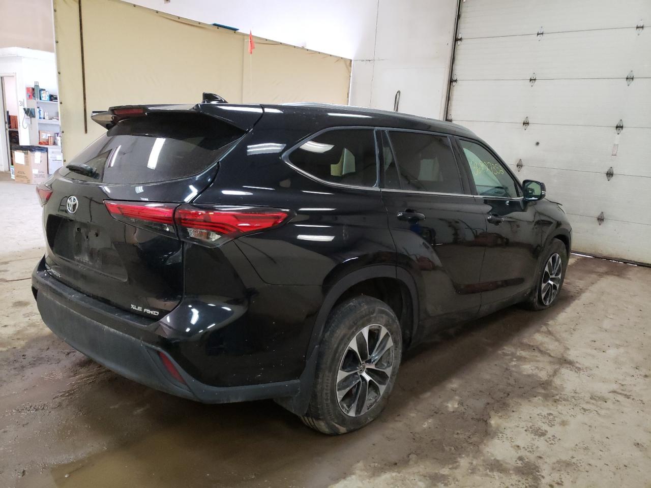 Photo 4 from auction – 2020 TOYOTA HIGHLANDER with VIN 5TDHZRBHXLS054780