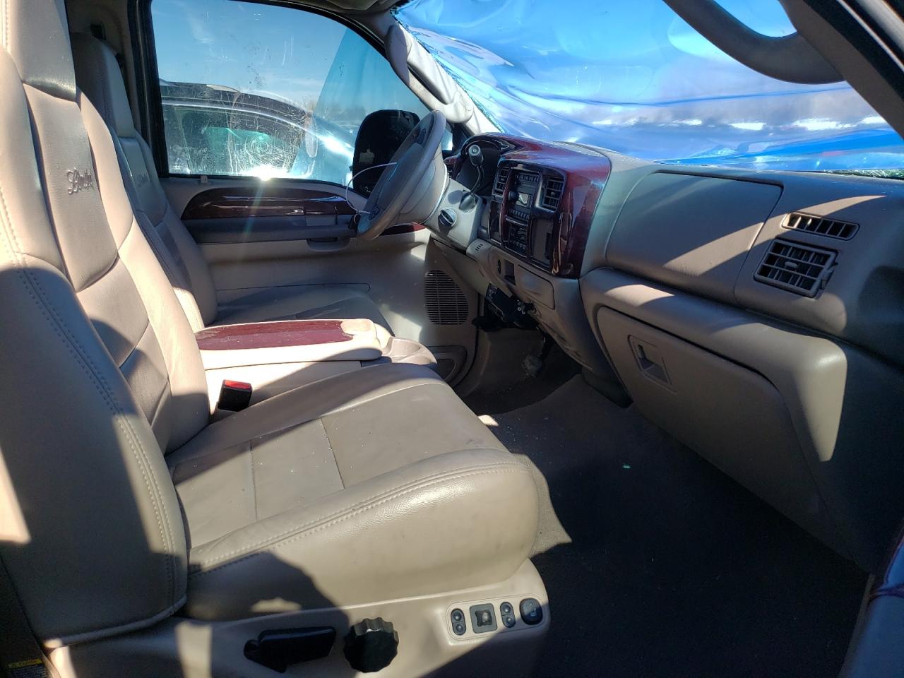 Photo 5 from auction – 2004 FORD EXCURSION with VIN 1FMNU43S64EA56141