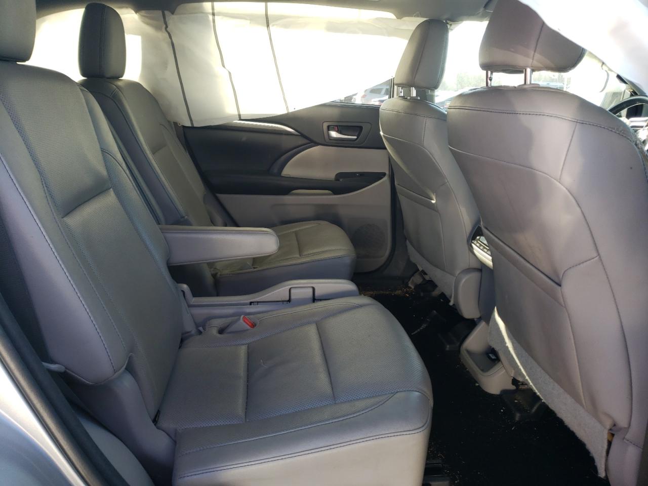 Photo 6 from auction – 2017 TOYOTA HIGHLANDER with VIN 5TDYZRFH5HS212332