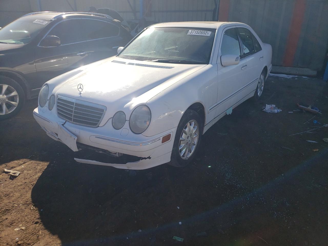 Photo 2 from auction – 2000 MERCEDES-BENZ E 320 4MAT with VIN WDBJF82J8YX035880