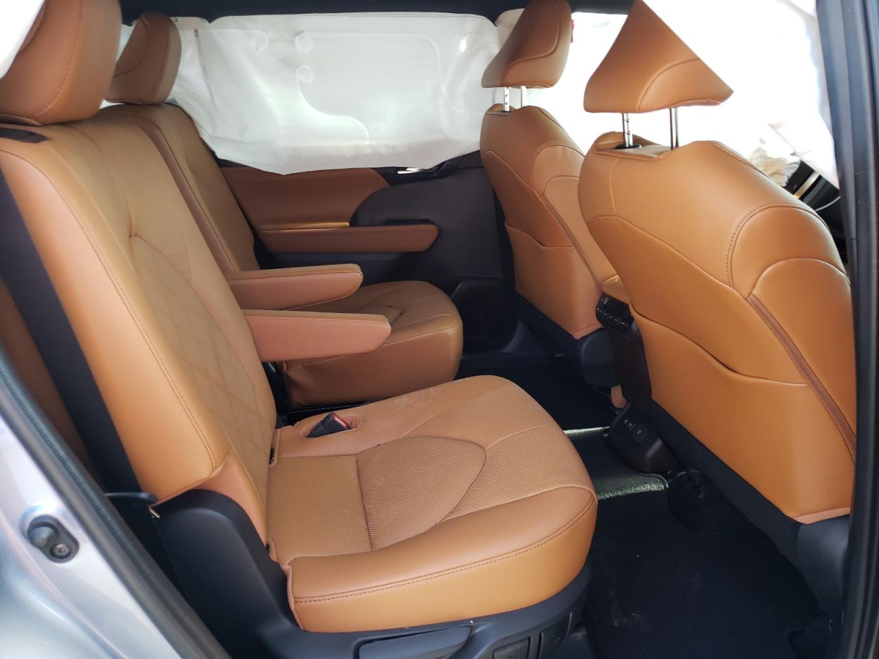 Photo 6 from auction – 2021 TOYOTA HIGHLANDER with VIN 5TDFZRBH8MS072946