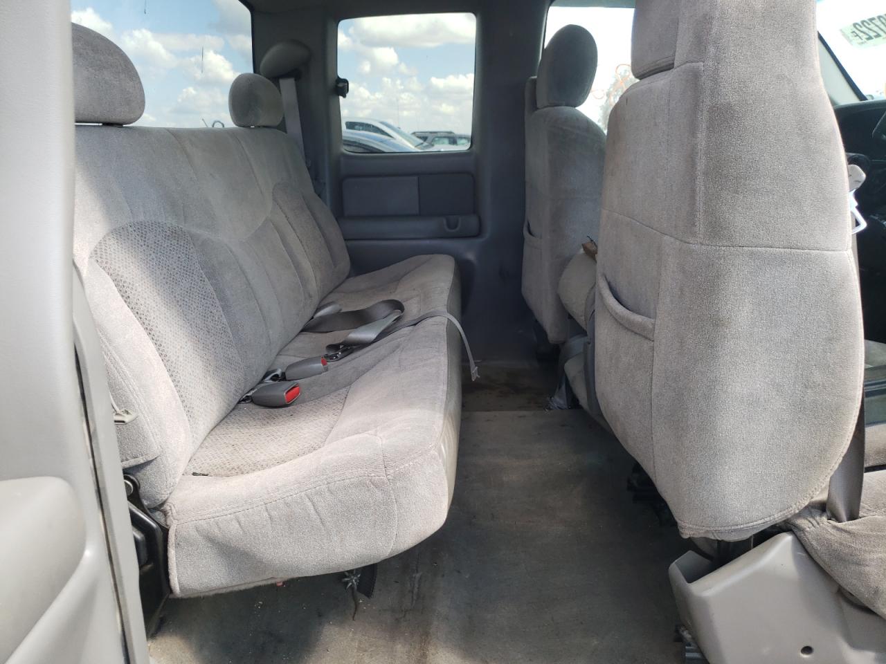Photo 6 from auction – 2000 CHEVROLET SILVERADO with VIN 1GCEC19T0YZ157454
