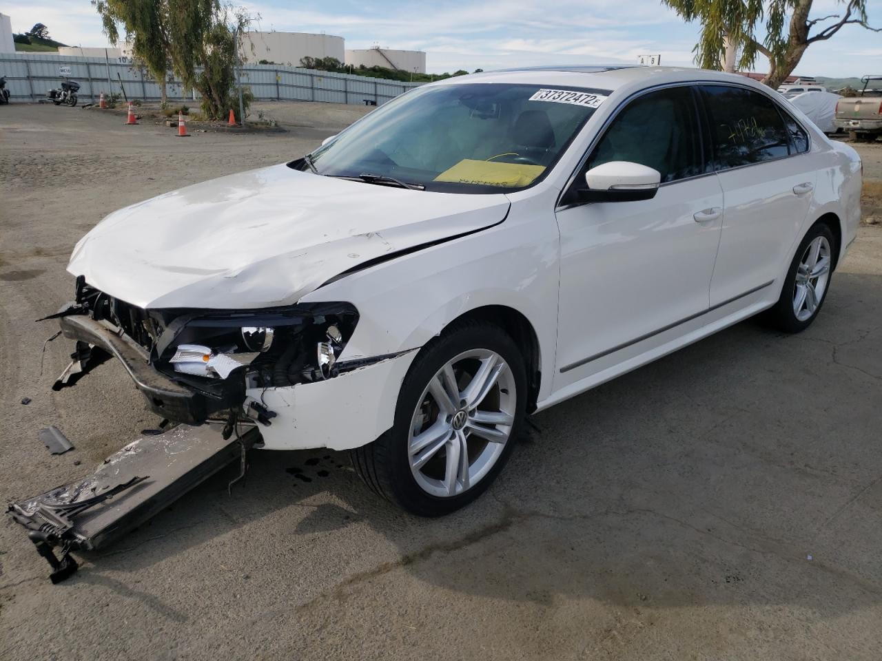 Photo 2 from auction – 2015 VOLKSWAGEN PASSAT SEL with VIN 1VWCV7A30FC106484