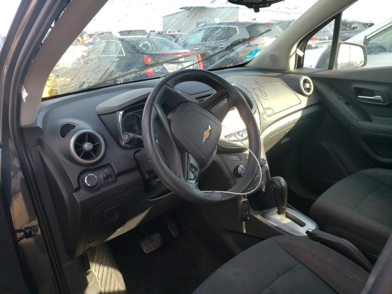 Photo 9 from auction – 2016 CHEVROLET TRAX LS with VIN 3GNCJKSB9GL236753
